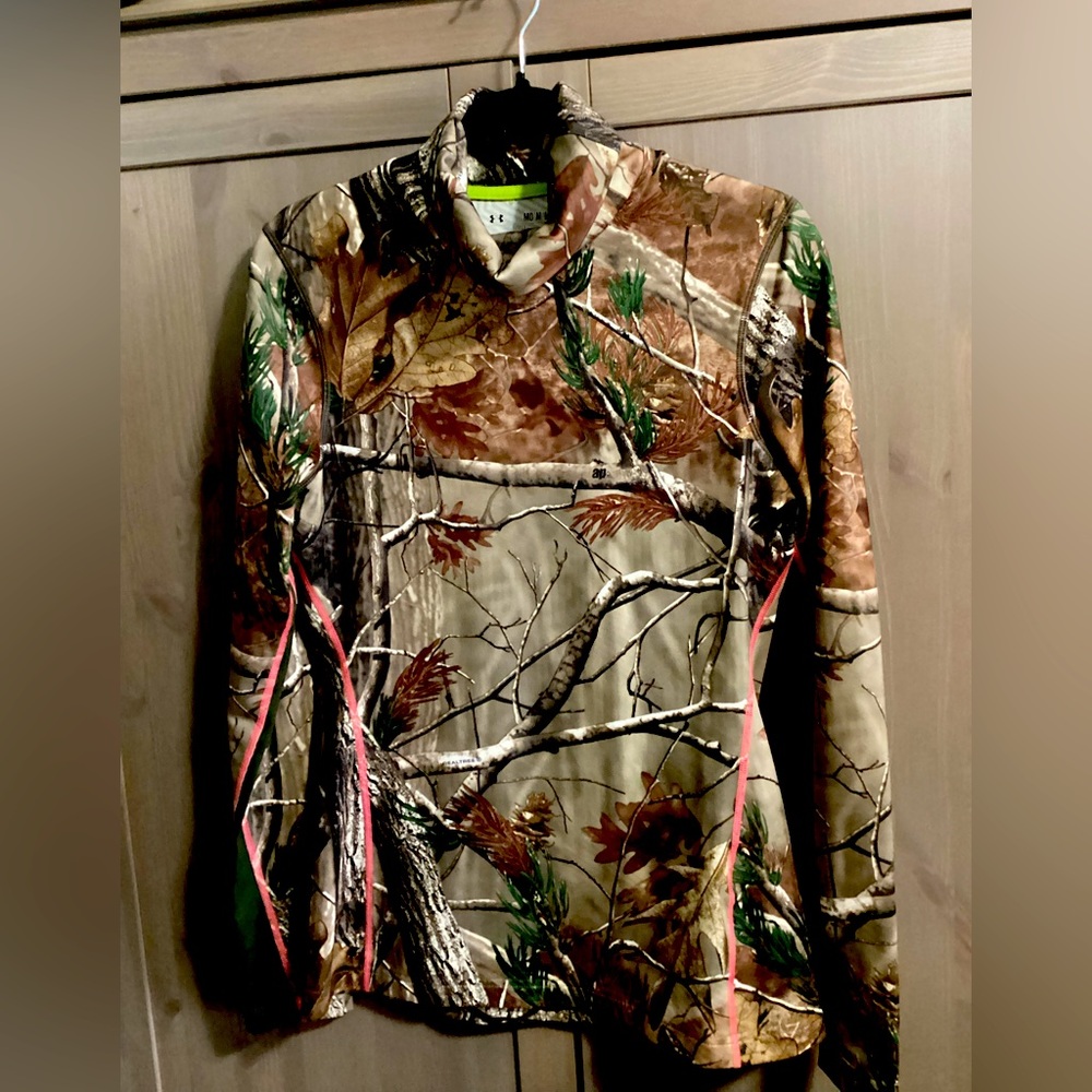 Under Armor ColdGear Realtree camouflage turtleneck women’s top. Size medium